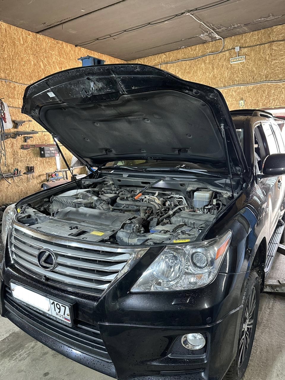 Ремонт трубки кондиционера Lexus